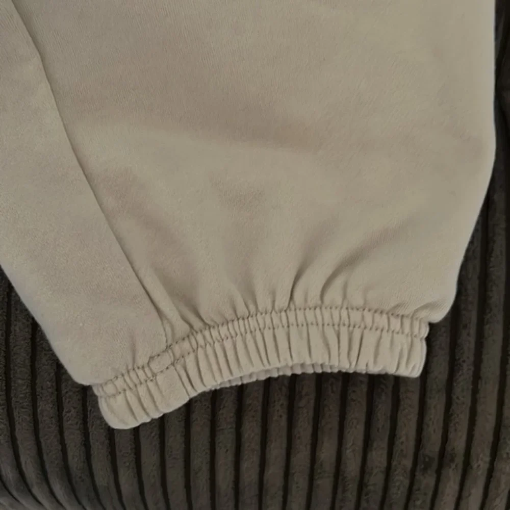 OLD NAVY high waisted sweatpants size medium but can fit a large - Picture 6 of 7